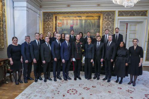 epa13196659 Norway's new King Haakon VIII (C), Crown Princess Ingrid Alexandra (C-R) and Norwegian Prime Minister Jonas Gahr Store (C-L) pose for a group photo on the occasion of an extraordinary cabinet meeting at the Royal Palace in Oslo, Norway, 28 August 2026, after the death of King Harald V. Norway's King Harald V died at Oslo University Hospital at...