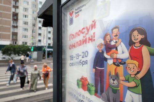epa13202304 People walk next to a billboard announcing the upcoming parliamentary elections in Moscow, Russia, 31 August 2026. Parliamentary elections in Russia are scheduled for 18 to 20 September 2026.  EPA/MAXIM SHIPENKOV