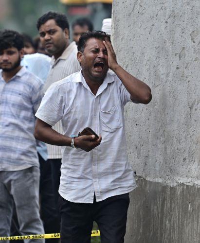 epa13202396 A relative of a victim mourns as rescue work is underway at a site after an explosion in a firecracker factory in Pipri, Uttar Pradesh state, India, 31 August 2026. The explosion in the  firecracker factory killed more than five people and several injured, according to official sources. The explosion also damaged the nearby houses.  EPA/Prabhat...