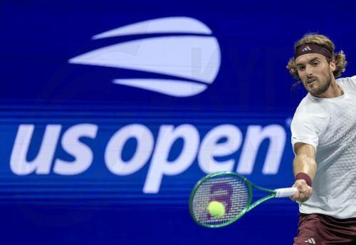 epaselect epa13218721 Stefanos Tsitsipas of Greece in action against Ben Shelton of the USA during the Men's Singles fourth round of the US Open Tennis Championships in Flushing Meadows, New York, USA, 06 September 2026.  EPA/CRISTOBAL HERRERA-ULASHKEVICH