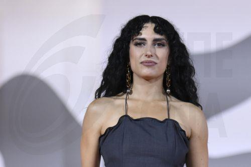 epa13226920 Italian singer Carola Moccia aka La Niña arrives for the premiere of ‘Il fuoco che ti porti dentro' (The Fire within You) during the 83rd Venice Film Festival in Venice, Italy, 09 September 2026. The movie is presented in official competition 'Venezia83' at the festival running from 02 to 12 September 2026.  EPA/ETTORE FERRARI