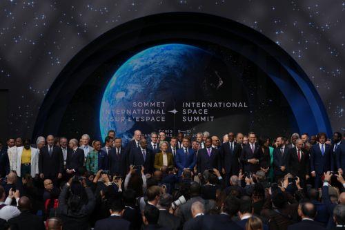 epa13227898 European Commission President Ursula von der Leyen (C-L) and French president Emmanuel Macron (C-R) pose for a group photo at the International Space Summit at the Grand Palais in Paris, France, 10 September 2026. The event brings together political leaders, international organizations, space agencies, industry representatives, scientists,...