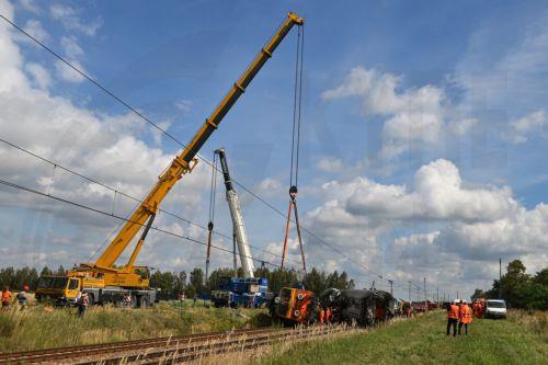 epa13228253 Heavy machinery is deployed during a locomotive lifting operation after an accident in Sokolniki Suche, Poland, 10 September 2026. Emergency response teams and technical crews worked to clear the site of a rail accident that occurred on 09 September when a truck collided with a PKP Intercity passenger train traveling on the Lublin–Szczecin...