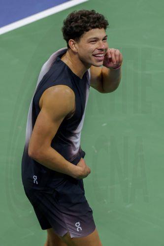 epa13233419 Ben Shelton of the US reacts after defeating Frances Tiafoe of the US in their Men's Singles semi-final match at the US Open Tennis Championships at the USTA Billie Jean King National Tennis Center in Flushing Meadows, New York, USA, 11 September 2026. The 2026 US Open tournament runs from 23 August to 13 September.  EPA/BRIAN HIRSCHFELD