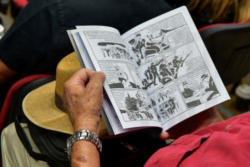 Επισκέπτης διαβάζει κόμικ, στο πλαίσιο του 8ου Φεστιβάλ κόμικς στη Λάρισα,  Κυριακή 06 Σεπτεμβρίου 2026 (δημοσιεύεται Σάββατο 12 Σεπτεμβρίου 2026) . Με τη συμμετοχή περισσότερων από 140 δημιουργών από την Ελλάδα και το εξωτερικό και με μεγάλη προσέλευση κόσμου πραγματοποιήθηκε στον Μύλο του Παππά στη Λάρισα το 8ο LA Comics Festival, κόμικς, το τριήμερο...