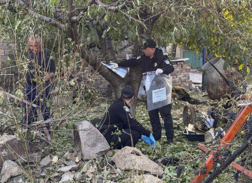 epa13233517 Ukrainian experts collect the remains of victims at the site of a Russian strike on a building in Zaporizhzhia, Ukraine, 12 September 2026, amid the ongoing Russian invasion. At least two people were killed and four others injured in the Russian attack on Zaporizhzhia, according to the Ukrainian State Emergency Service (SES).  EPA/DARYNA NAUMOVA