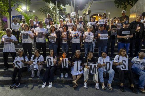 epa13238094 People hold signs and lit candles at a vigil to pray for the release of political prisoners in Caracas, Venezuela, 13 September 2026.  EPA/MIGUEL GUTIERREZ