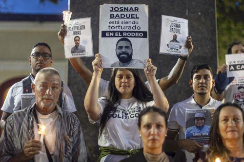 epa13238095 People hold signs and lit candles at a vigil to pray for the release of political prisoners in Caracas, Venezuela, 13 September 2026.  EPA/MIGUEL GUTIERREZ