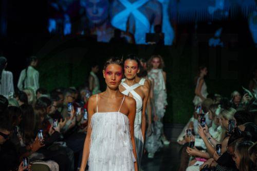 epa13242579 Models present creations by Frederick Anderson for the Spring/Summer 2027 collection during New York Fashion Week in New York, New York, USA, 15 September 2026. New York Fashion Week runs from 10 to 15 September 2026.  EPA/OLGA FEDOROVA