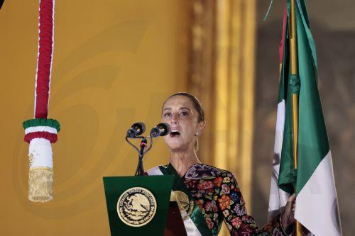 epa13242967 Mexican President Claudia Sheinbaum speaks during the celebration of the Cry of Independence, from the balcony of the National Palace in the Zocalo of Mexico City, Mexico, 15 September 2026. Mexican Independence Day is celebrated on 16 September, commemorating the start of the war of independence from Spain in 1810.  EPA/JOSE MENDEZ