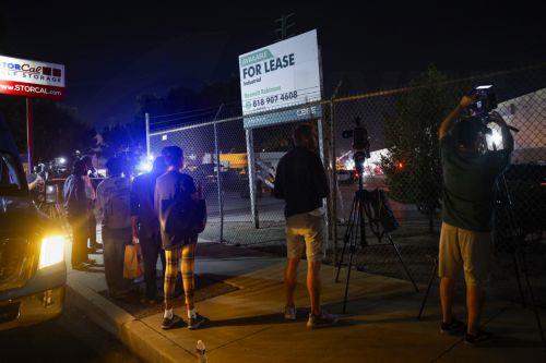 epa13243002 People watch as emergency personnel work at the scene of a helicopter crash in Chatsworth, Los Angeles, California, USA, 15 September 2026. The helicopter, identified as NBC4’s NewsChopper4, crashed while covering a nearby fatal traffic collision, killing three people, including NBC4 reporter Eliana Moreno and pilot George Marciniw.  EPA/CHRIS...