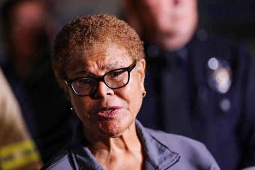 epa13243010 Los Angeles Mayor Karen Bass speaks during a news conference at the scene of a helicopter crash in Chatsworth, Los Angeles, California, USA, 15 September 2026. The helicopter, operated by Angel City Air as NBC4’s NewsChopper4, crashed while covering a nearby fatal traffic collision, killing three people.  EPA/CHRIS TORRES