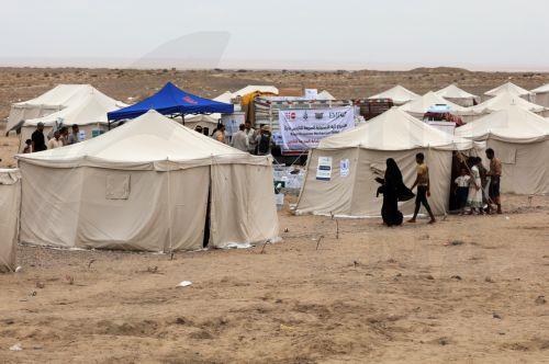epa13246542 Displaced people receive aid provided by UN relief groups at a makeshift camp for Internally Displaced Persons (IDPs) in the southern port city of Aden, Yemen, 17 September 2026. At least 125,000 Yemenis have been displaced over the past two weeks amid the country’s renewed fighting between Houthi forces and Saudi-backed government forces,...