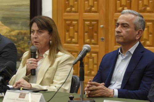 epa13247131 The governor of the state of Morelos, Margarita Gonzalez Saravia (L), speaks alongside Attorney General Fernando Blumenkron Escobar (R), during a press conference where it was announced that the Prosecutor's Office will charge the suspect known as 'El Trompas' with feminicide and seek a maximum prison sentence of 70 years; in Cuernavaca, Mexico,...