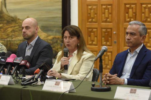 epa13247134 The governor of the state of Morelos, Margarita Gonzalez Saravia (C), speaks alongside the state's Government Secretary, Edgar Maldonado (L), and Attorney General Fernando Blumenkron Escobar (R), during a press conference where it was announced that the Prosecutor's Office will charge the suspect known as 'El Trompas' with feminicide and seek a...
