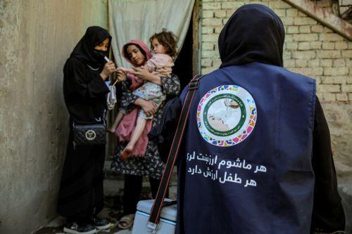 epa13254089 A health worker marks a child's finger after administering a polio vaccine during a door-to-door vaccination campaign in Kabul, Afghanistan, 21 September 2026. Afghanistan has launched a polio vaccination campaign as part of synchronized immunization efforts with neighboring Pakistan to curb the spread of wild poliovirus. Afghanistan has...
