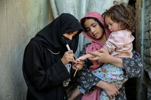 epa13254093 A health worker marks a child's finger after administering a polio vaccine during a door-to-door vaccination campaign in Kabul, Afghanistan, 21 September 2026. Afghanistan has launched a polio vaccination campaign as part of synchronized immunization efforts with neighboring Pakistan to curb the spread of wild poliovirus. Afghanistan has...