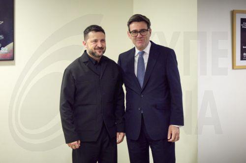 epa13256757 A handout photo made available by the Ukrainian Presidential Press Service shows Ukrainian President Volodymyr Zelensky (L) meeting with British Prime Minister Andy Burnham (R) in New York, USA, 22 September 2026. World leaders arrived in New York to attend the 81st session of the United Nations General Assembly.  EPA/PRESIDENTIAL PRESS SERVICE...