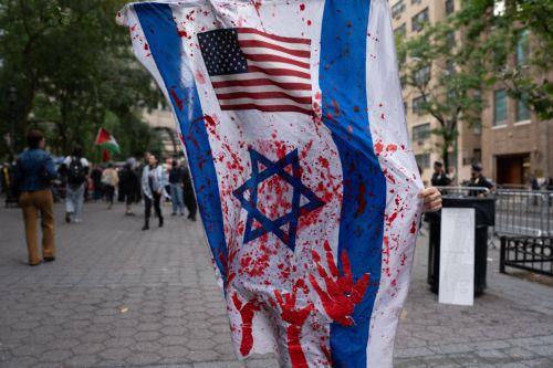 epa13261397 A demonstrator holds an Israeli at a protest against Israeli Prime Minister Benjamin Netanyahu's visit to the United Nations in New York, New York, USA, 24 September 2026.  EPA/GABRIEL PEVIDE