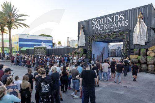 epa13261616 People attend the opening day of the 'Sounds of Screams' Halloween theme park in Miami, Florida, USA, 24 September 2026. 'Sounds of Screams' is a Halloween-themed amusement park in Miami featuring haunted houses, live scare actors, and horror-themed attractions.  EPA/CRISTOBAL HERRERA-ULASHKEVICH