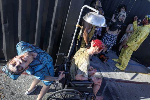 epa13261617 Actors perform during the opening day of the 'Sounds of Screams' Halloween theme park in Miami, Florida, USA, 24 September 2026. 'Sounds of Screams' is a Halloween-themed amusement park in Miami featuring haunted houses, live scare actors, and horror-themed attractions.  EPA/CRISTOBAL HERRERA-ULASHKEVICH