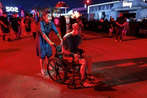 epa13261622 People attend the opening day of the 'Sounds of Screams' Halloween theme park in Miami, Florida, USA, 24 September 2026. 'Sounds of Screams' is a Halloween-themed amusement park in Miami featuring haunted houses, live scare actors, and horror-themed attractions.  EPA/CRISTOBAL HERRERA-ULASHKEVICH