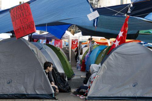 epa13274043 Demonstrators sit in tents at a housing protest encampment at Puerta del Sol in Madrid, Spain, 01 October 2026. The encampment began late 26 September evening, following a demonstration in central Madrid protesting the eviction of Maricarmen - an elderly woman forced to leave her rental home after 70 years - and demanding effective measures to...