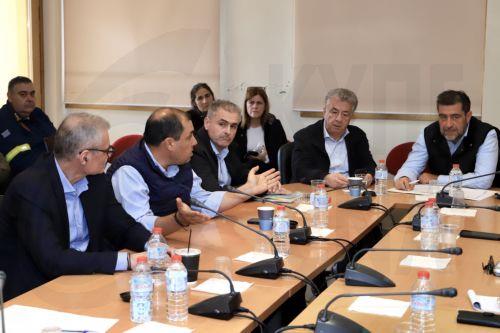 Ο  υφυπουργός αρμόδιος για θέματα Κρατικής Αρωγής, Κώστας Κατσαφάδος(2Α) μιλά σε σύσκεψη για τις πληγείσες περιοχές από την κακοκαιρία, στο Οροπέδιο Λασιθίου, Κρήτη Δευτέρα 5 Οκτωβρίου 2026. Σύσκεψη παρουσία κυβερνητικού κλιμακίου πραγματοποιήθηκε στο Ηράκλειο Κρήτης, με αντικείμενο την αποτίμηση των επιπτώσεων από τα έντονα καιρικά φαινόμενα των...
