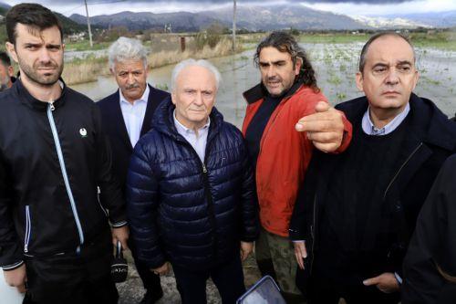 Ο υφυπουργός Αγροτικής Ανάπτυξης και Τροφίμων, Γιάννης Ανδριανός(Κ) πραγματοποιεί αυτοψία στις πληγείσες περιοχές από την κακοκαιρία, στο Οροπέδιο Λασιθίου, Κρήτη Δευτέρα 5 Οκτωβρίου 2026. Σύσκεψη παρουσία κυβερνητικού κλιμακίου πραγματοποιήθηκε στο Ηράκλειο Κρήτης, με αντικείμενο την αποτίμηση των επιπτώσεων από τα έντονα καιρικά φαινόμενα των προηγούμενων...
