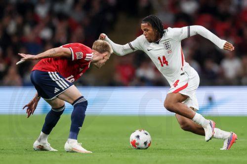 epa13285810 Rio Ngumoha of England (R) in action during the UEFA Nations League match England against Czechia, in London, Britan, 06 October 2026.  EPA/ANDY RAIN