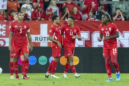epa13285811 Switzerland's Dan Ndoye (2-R) celebrates with Zachary Athekame after scoring the 3-0 goal in the UEFA Nations League group stage soccer match between Switzerland and North Macedonia at the Thermoplanarena in Lucerne, Switzerland, 06 October 2026.  EPA/URS FLUEELER