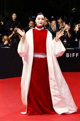 epa13286098 Chinese actress Fan Bingbing poses for photos before entering the opening ceremony of the 31st Busan International Film Festival (BIFF) at the outdoor theater of the Busan Cinema Center in Busan, South Korea, 06 October 2026 (issued 07 October 2026). The festival began its 10-day run after the International Federation of Film Producers...