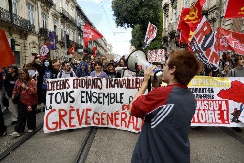 epa13289201 Students march with banners and flags during a demonstration over school conditions in Montpellier, southern France, 08 October 2026. A wave of nationwide protests by high school students has been sweeping across France since late September 2026, later joined by university students, over severe teacher shortages, overcrowded lecture halls and...