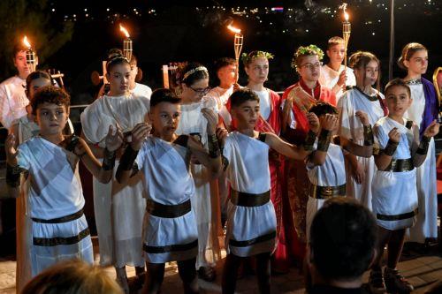 Τελετή έναρξης των 2ων Ισθμιακών Αγώνων που πραγματοποιούνται στον Αρχαιολογικό Χώρο της Ισθμίας, στον Δήμο Λουτρακίου - Περαχώρας - Αγίων Θεοδώρων στην Κορινθία, Σάββατο 10 Οκτωβρίου 2026 (δημοσιεύεται την Κυριακή 11 Οκτωβρίου 2026). Οι 2οι Ισθμιακοί Αγώνες («Η Αναβίωση») πραγματοποιούνται στις 10 και 11 Οκτωβρίου 2026 στον Αρχαιολογικό Χώρο της Ισθμίας...