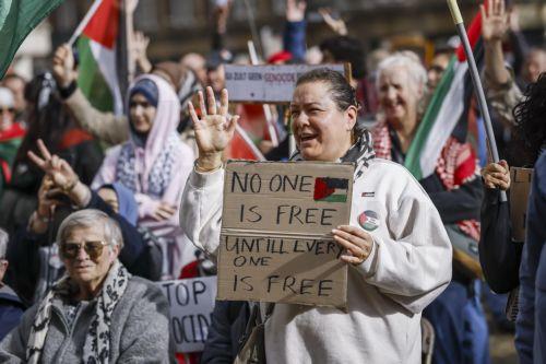 epa13296365 Demonstrators participate in a national protest in support of the Palestinian people on Dam Square in Amsterdam, the Netherlands, marking the conclusion of a nationwide week of action calling for sanctions against Israel, 11 October 2026. According to various activist groups, despite the 'ceasefire', the genocide against the Palestinian people...