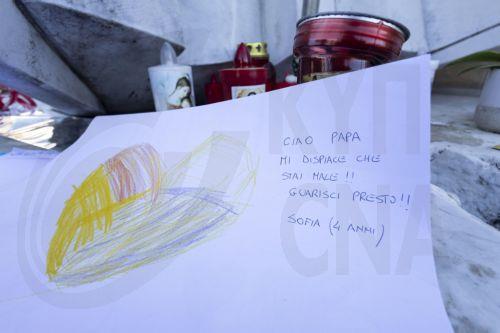 epa13305839 A message reading ''Hi Pope, I’m sorry you’re not feeling well. Get better soon! Sofia, 4 years'', one of the messagges left for the Pope Leo in front of Hospital Agostino Gemelli University Hospital, where Pope Leo XIV is hospitalized, in Rome, Italy, 15 October 2026. According to the Holy See Press Office, Pope Leo XIV is recovering in...