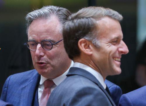 epa13305884 Belgian Prime Minister Bart De Wever  and  French President Emmanuel Macron (R) during a European Council summit in Brussels, Belgium, 15 October 2026. European Union (EU) heads of state and government are meeting for a two-day summit on 15 and 16 October 2026 focusing on European competitiveness and energy prices, the EU's long-term budget for...