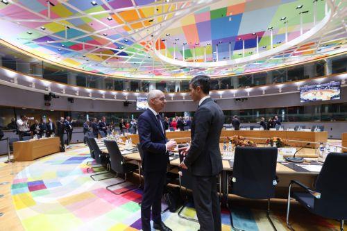epa13305927 Luxembourg's Prime Minister Luc Frieden and Dutch Prime Minister Rob Jetten (R) during a European Council summit in Brussels, Belgium, 15 October 2026. European Union (EU) heads of state and government are meeting for a two-day summit on 15 and 16 October 2026 focusing on European competitiveness and energy prices, the EU's long-term budget for...