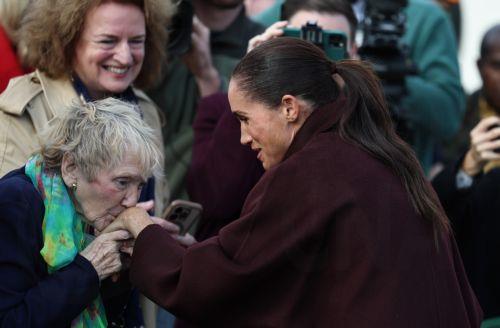 epa13306172 Meghan the Duchess of Sussex is greeted by well-wishers as she departs the Community Recording Studio in Nottingham, Britain, 15 October 2026. The couple are visiting a number of charities and businesses in the East Midlands city.  EPA/NEIL HALL