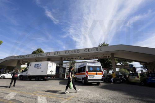 epa13306212 An ambulance drives to the Hospital Agostino Gemelli University Hospital,  where Pope  Leo XIV is hospitalized, in Rome, Italy, 15 October 2026. According to the Holy See Press Office, Pope Leo XIV is recovering in hospital following a successful thoracic surgery on 13 October to remove the lower lobe of his right lung, during which doctors...