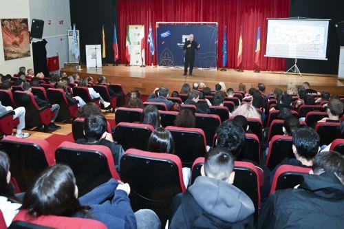 Κόσμος επισκέπτεται το Erasmus Days Festival 2026 που διοργανώνεται στον εξωτερικό χώρο του Πανεπιστημίου Πελοποννήσου, στην Κόρινθο, την Παρασκευή 16 Οκτωβρίου 2026. ΑΠΕ-ΜΠΕ/ΑΠΕ-ΜΠΕ/ΒΑΣΙΛΗΣ ΨΩΜΑΣ
