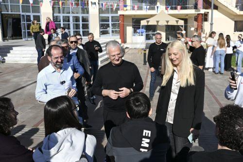 Ο περιφερειάρχης Πελοποννήσου Δημήτρης Πτωχός (Κ) συνομιλεί με νέους στο Erasmus Days Festival 2026 που διοργανώνεται στον χώρο του Πανεπιστημίου Πελοποννήσου, στην Κόρινθο, την Παρασκευή 16 Οκτωβρίου 2026. ΑΠΕ-ΜΠΕ/ΑΠΕ-ΜΠΕ/ΒΑΣΙΛΗΣ ΨΩΜΑΣ