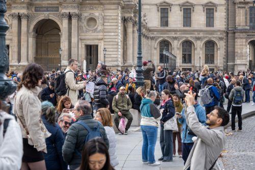 epa13315297 Visitors wait outside as protesters block the entrance to the Louvre Museum to express their 'support' for the high school students' movement in Paris, France, 19 October 2026, two days after demonstrations and riots took place alongside nationwide cost-of-living protests.  EPA/CHRISTOPHE PETIT TESSON