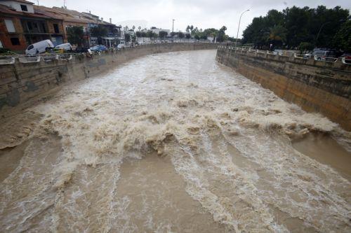 epa13315352 A view of the flooding caused by the floods resulting from the passage of Storm Adam through Els Poblets, Alicante, Spain, 19 October 2026. Adam Storm has already claimed two lives and is causing 'extraordinary' rainfall and severe flooding in Valencia and Alicante, with rainfall totals exceeding 600 litres per square metre, rivers bursting...