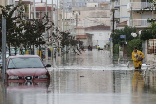 epa13315369 Streets flooded following the passage of Storm Adam in Guardamar de la Safor, Valencia, Spain,19 October 2026. Adam Storm has already claimed two lives and is causing 'extraordinary' rainfall and severe flooding in Valencia and Alicante, with rainfall totals exceeding 600 litres per square metre, rivers bursting their banks and people trapped on...
