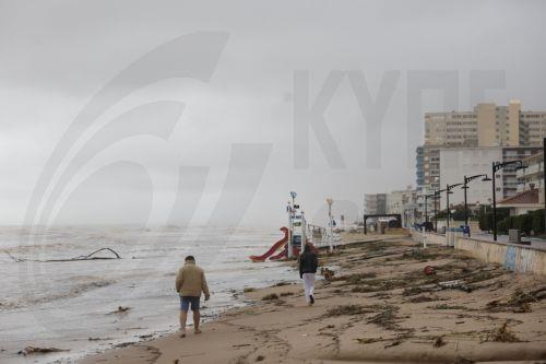 epa13315371 People inspect the damage caused by Storm Adam in Guardamar de la Safor, Valencia, Spain,19 October 2026. Adam Storm has already claimed two lives and is causing 'extraordinary' rainfall and severe flooding in Valencia and Alicante, with rainfall totals exceeding 600 litres per square metre, rivers bursting their banks and people trapped on...