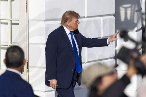 epa13324026 US President Donald Trump (C) prepares to speak to reporters as he departs the White House for a campaign rally in Iowa, in Washington, DC, USA, 22 October 2026. Trump discussed Starlink's operations in Ukraine as well as a campaign ad from Ohio Republican gubernatorial candidate Vivek Ramaswamy that features Democratic opponent Amy Acton’s...