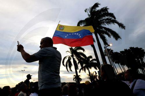 epa13324263 People participate in a Venezuelan opposition rally to demand an election schedule and presidential elections for 2027, organized by the Vente Venezuela (VV) party in Caracas, Venezuela, 22 October 2026.  EPA/MIGUEL GUTIERREZ