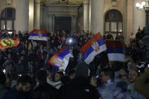 epaselect epa13331965 Supporters of the 'Student List' celebrate after the parliamentary elections in Belgrade, Serbia, 25 October 2026. Roughly 6.5 million eligible voters were called to the polls in a snap parliamentary election to choose lawmakers for a four-year term.  EPA/MARKO DJOKOVIC