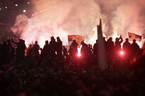 epaselect epa13331998 Supporters of the 'Student List' celebrate after the parliamentary elections in Belgrade, Serbia, 25 October 2026. Roughly 6.5 million eligible voters were called to the polls in a snap parliamentary election to choose lawmakers for a four-year term.  EPA/ANDREJ CUKIC